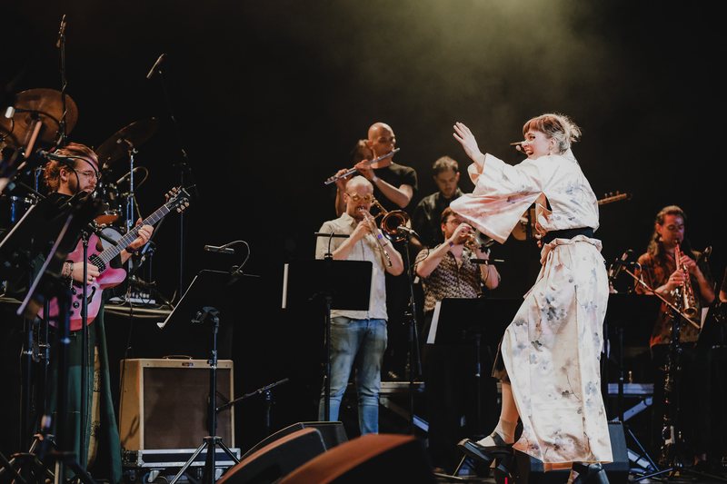 Mojca Zupančič conducting Tututu Orchestra on stage